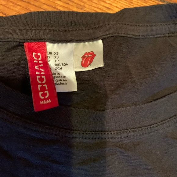 Rolling Stones band tee  🖤 - Picture 2 of 4